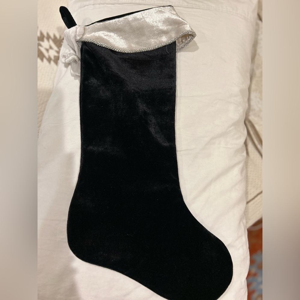 Black velvet with whites trim aroundf top and a bow.
